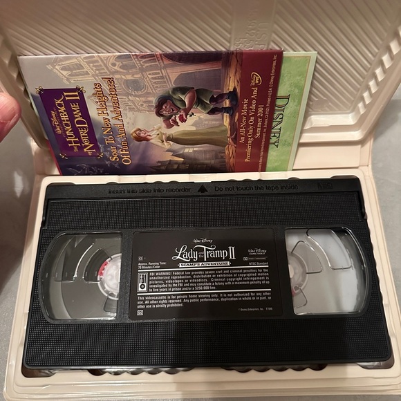 Lady and the Tramp 2 Scamps Adventure 2001 Clamshell VHS Walt Disney Pre Owned - Picture 3 of 3